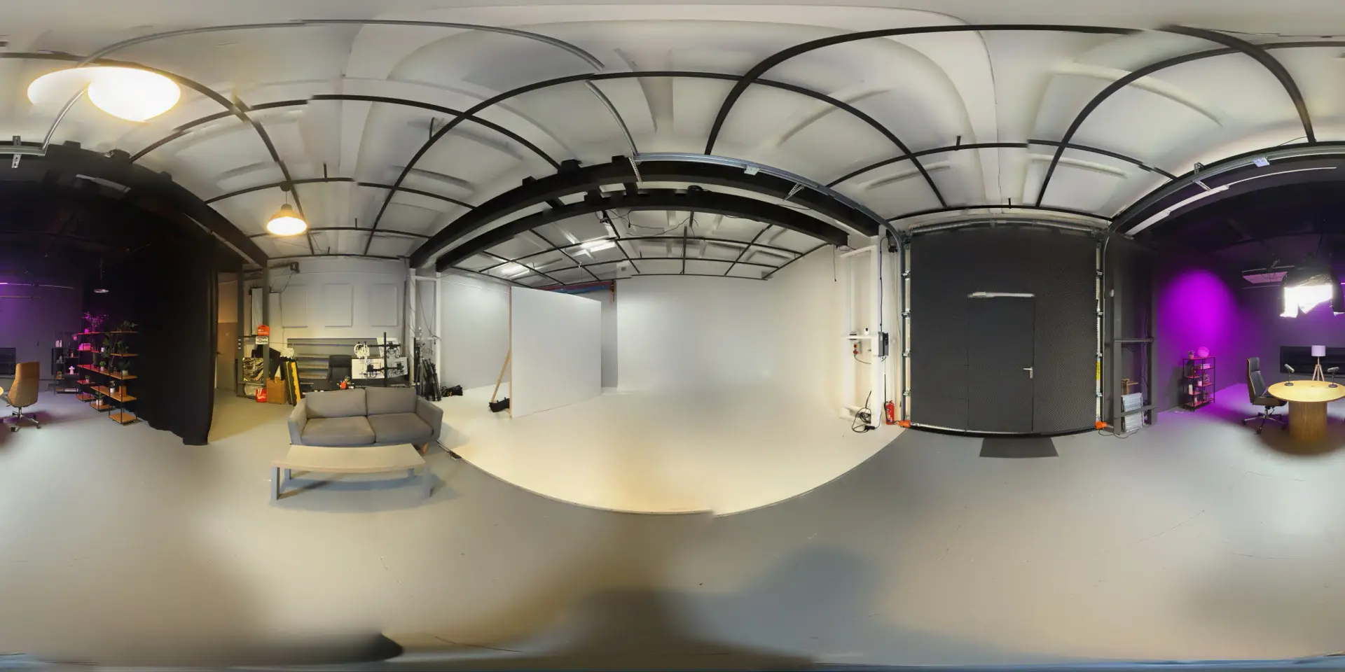 Panorama 360 studia głównego Feniks Film: strefa industrialna, cyklorama i brama