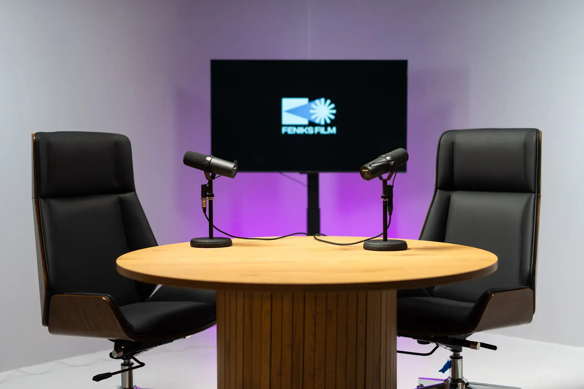 Setup z fioletowym akcentem