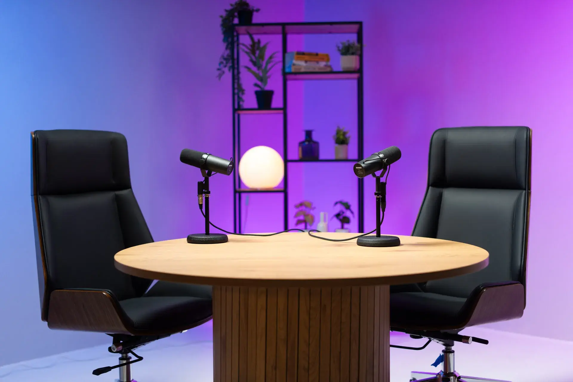 Setup z fioletowym tłem